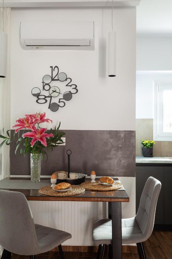 Seaside Apartment By Flisvos Marina Атина Екстериор снимка
